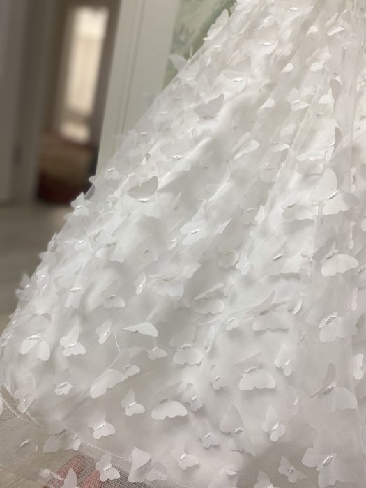 Нарядное белое бальное платье