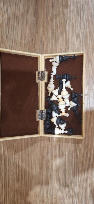 Часовници,фотоапарати,метален шах табакери карти,др.