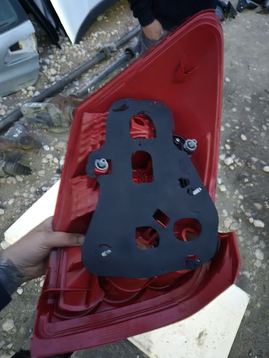 Оригинален Десен Стоп за Тойота Аурис 2007- 2011г