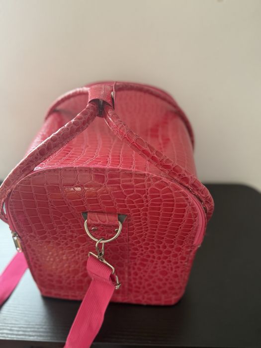 Geantă roșie, încăpătoare