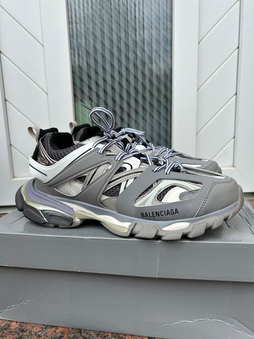 Vând Balenciaga Track