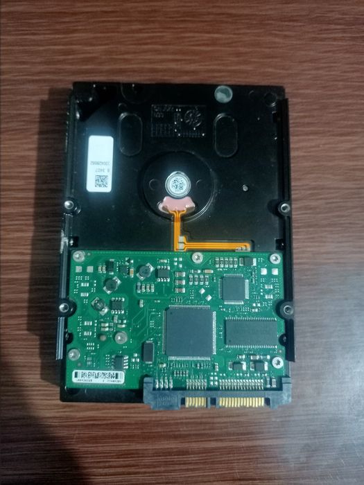 Жескиц диск HDD на 320 гб не рабочии