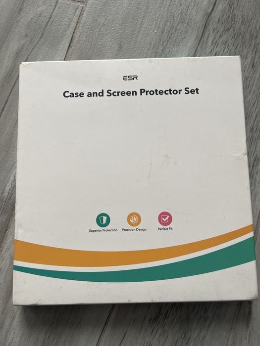 Kit husă + folie ESR pentru iPhone 12 / 12 Pro – Nou