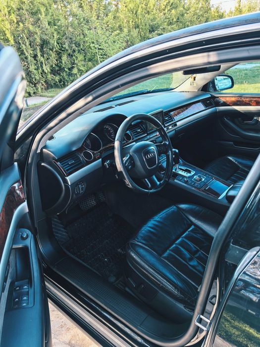 Audi A8 quattro