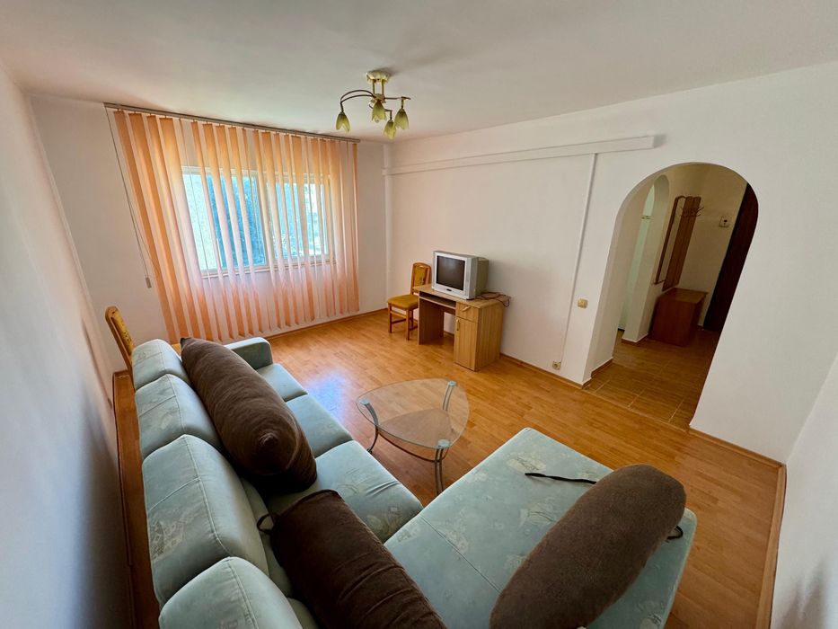 Vand apartament 4 camere Navodari central