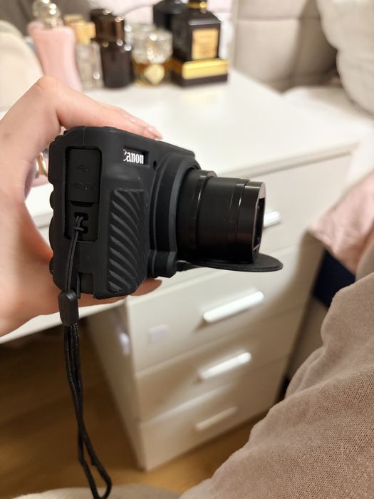 Фотоапарат Canon 740HS