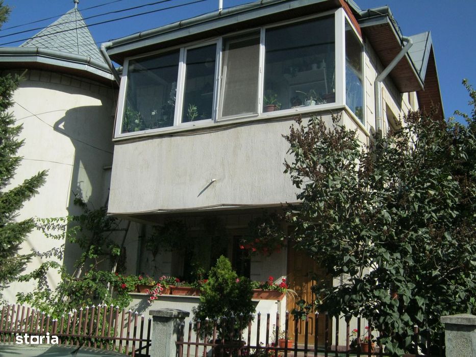 Casa cu etaj si cladire separata de 250mp