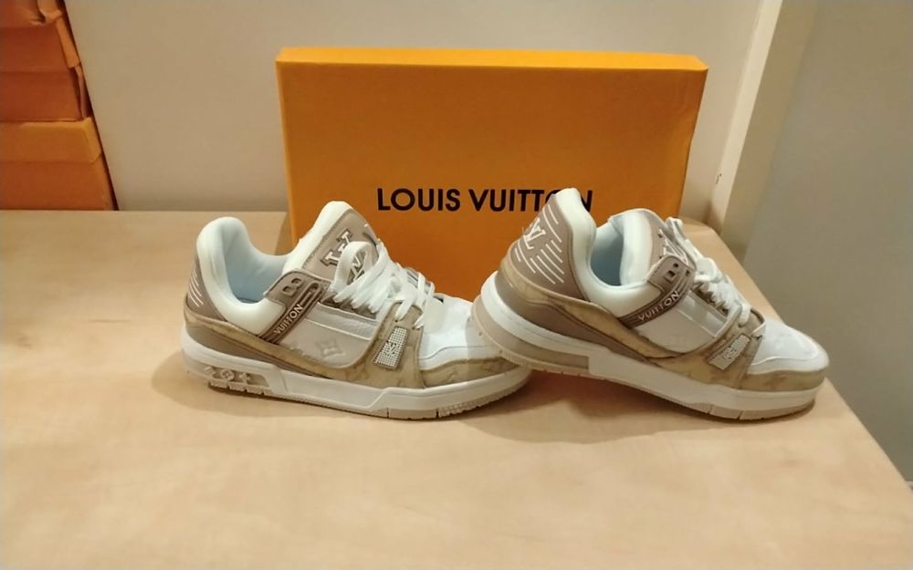 Adidasi Louis Vuitton