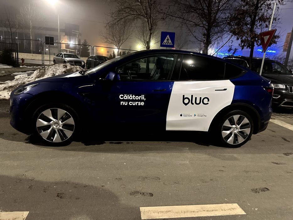 Închiriez Tesla Model Y/ Tesla Model 3