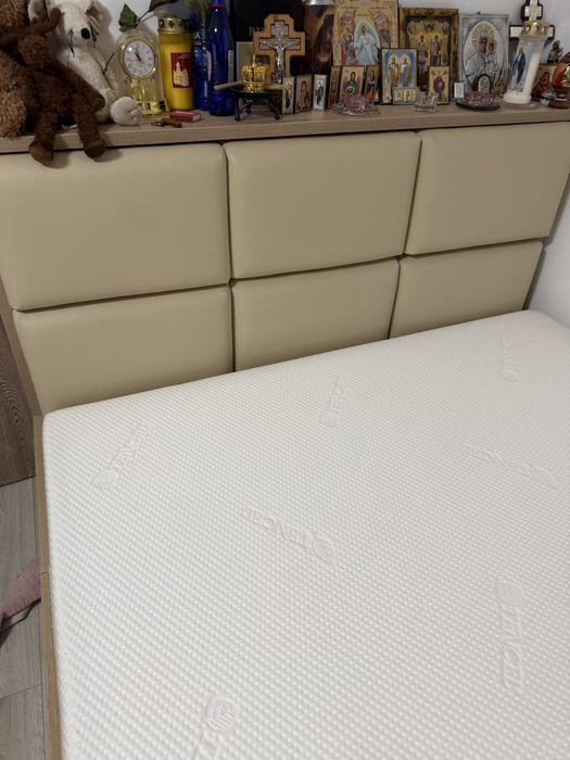 Vand pat 140 pe 200 si saltea noua .