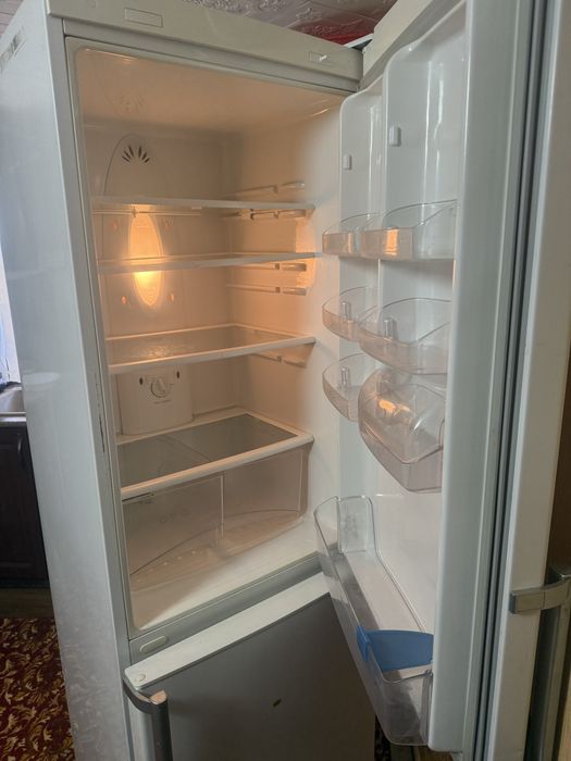 Продам холодильник LG