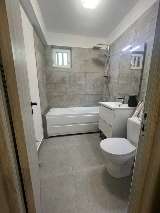 Inchiriez apartament cu 3 camere central