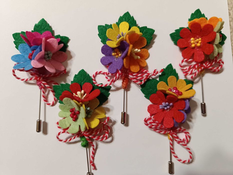 Мартеници брошка