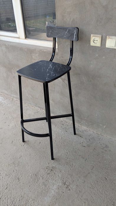 Стильный барный стул в индустриальном стиле лофт.