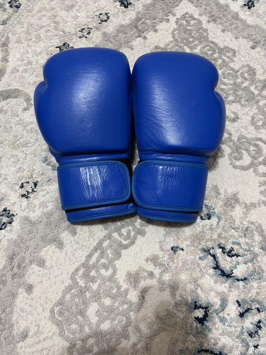 Продам боксерски перчатку Adidas.