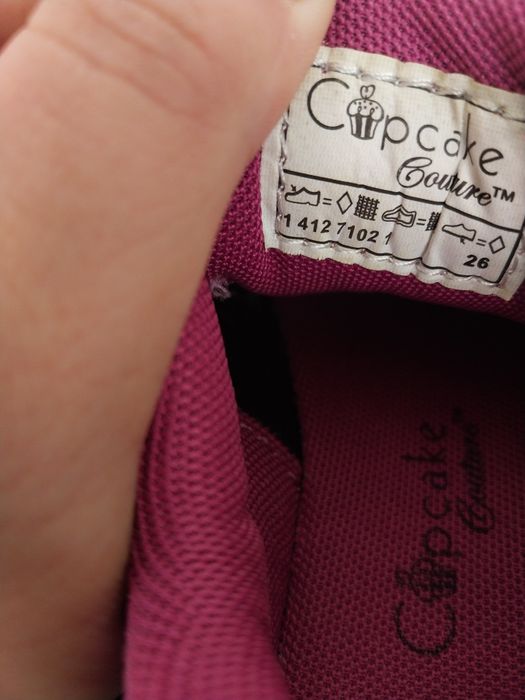 Adidași purtați doar de doua ori, ca noi