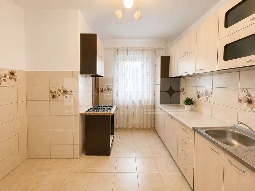 Ap cu 2 camere de vanzare ( piata mica)