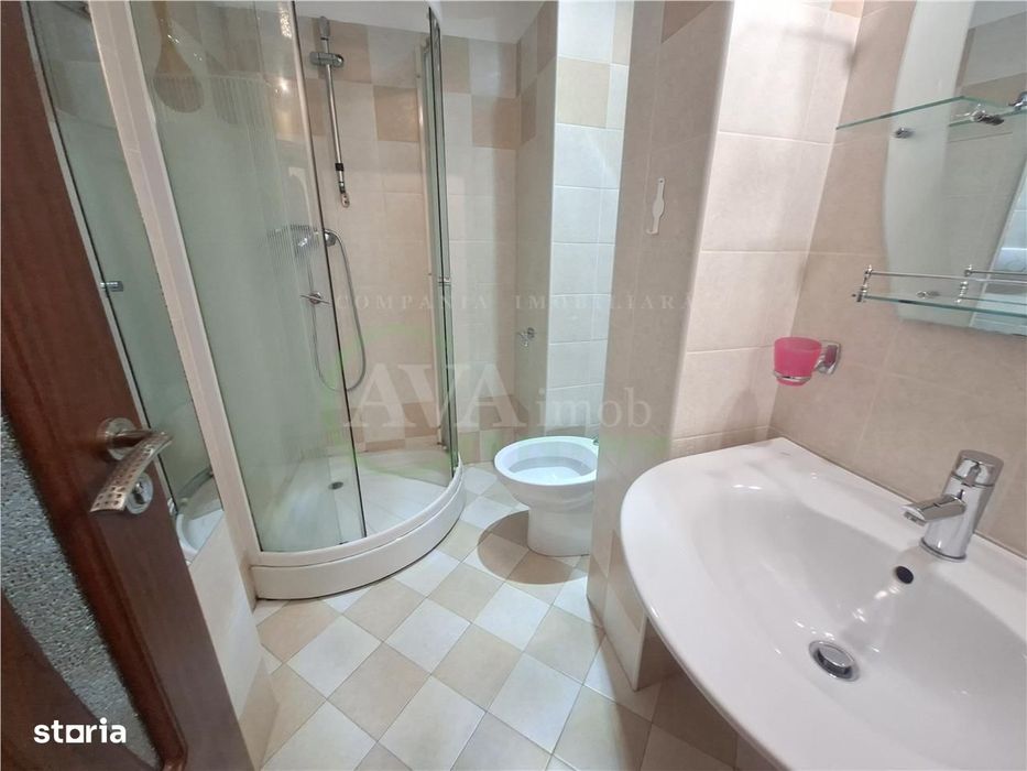 Apartamnet 3 decomandate, etaj 2, cu 2 bai, centrala, zona Ura