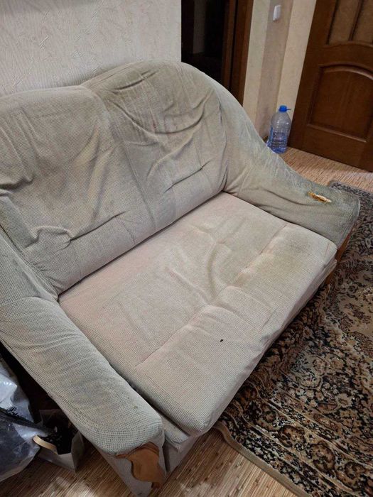Старый раскладной диван