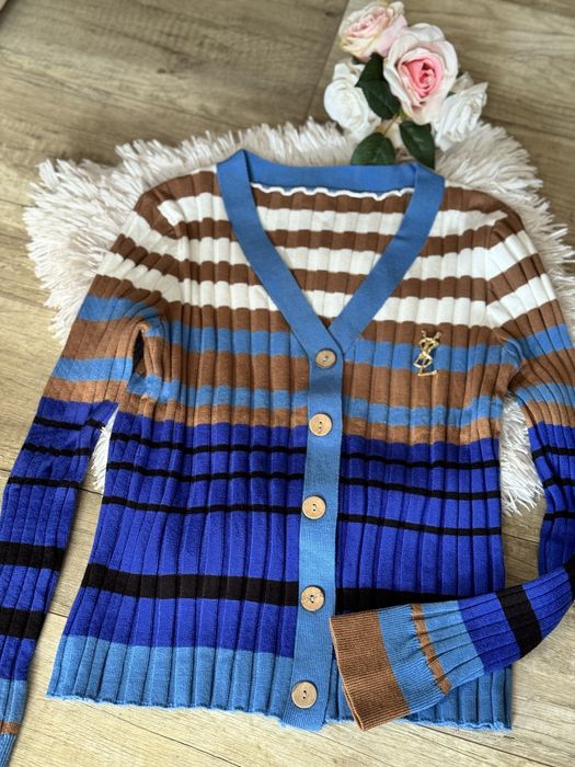 Страхотна жилетка с брошка