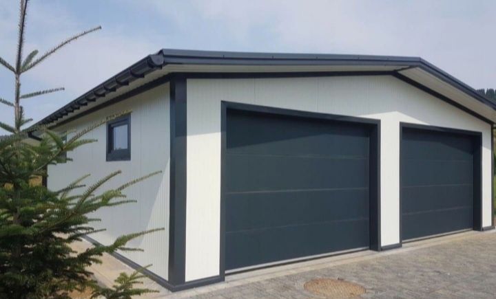 Garaje auto pe structura metalica învelite cu panouri Sandwich termoiz