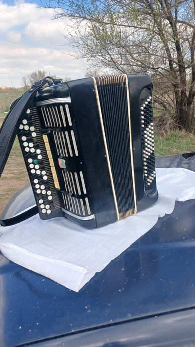 Продаётся 2 баяна в хорошем состояния.