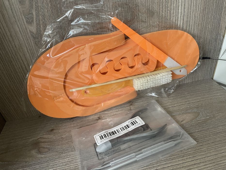 Инструменты для маникюра и педикюра. набором