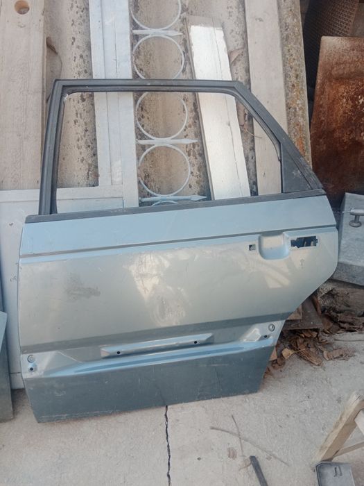 Дверь левая задняя пассат B3 седан