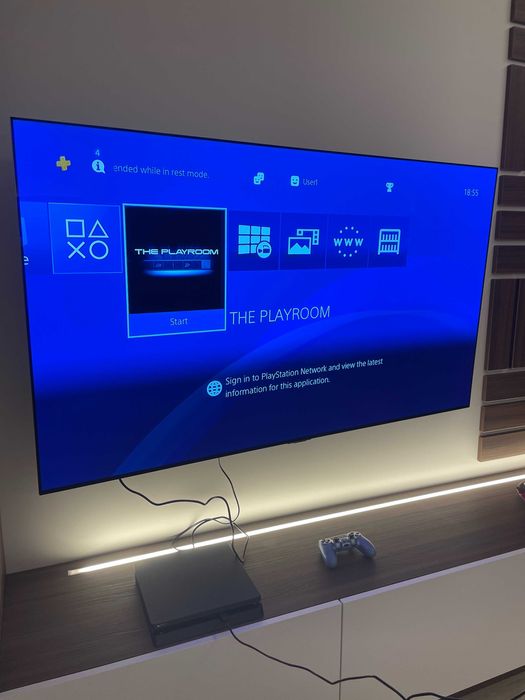 PS4 Slim 1TB + 2 джойстика + игри - отлично състояние