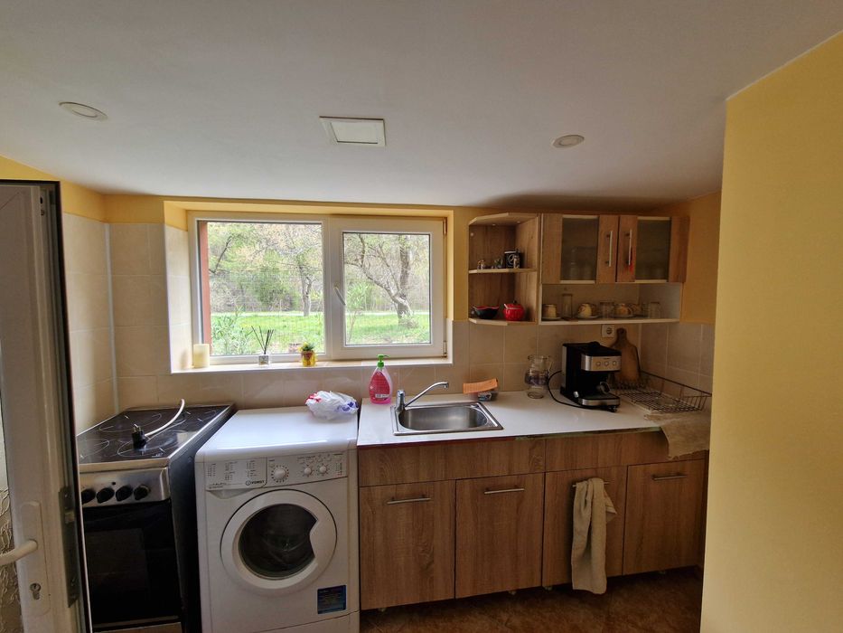 Дава се под наем Етаж от къща в с. Томпсън, Област София-област - 70 кв.м за 612 € - Снимка #6