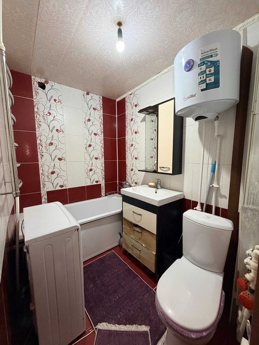 Продам  2- ком  Абая 93