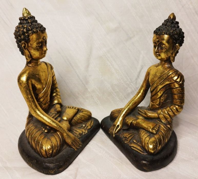 Figurine decorative Zeul Budha Colecția Leonardo, din rășină acrilică.