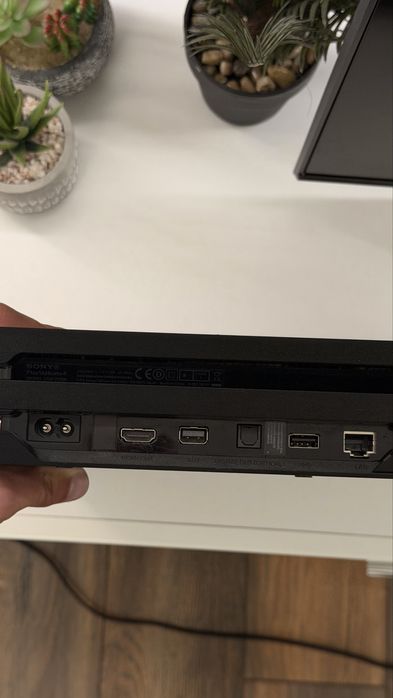 Playstation 4 pro ( два джойстика + fifa )