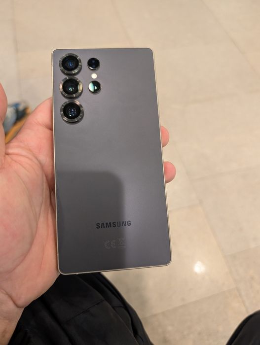 Vând samsung s25 ultra