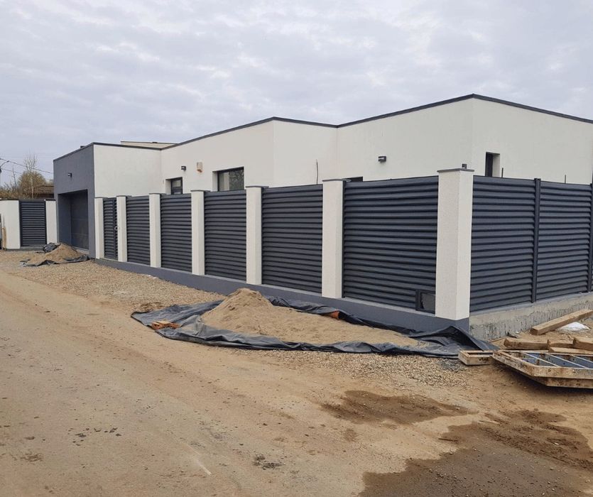 Construim garduri si porti din sipca metalica, panouri stil jaluzele,