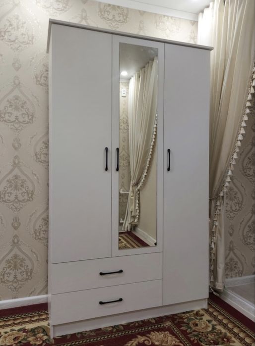 Шкаф с зеркалом новый белый