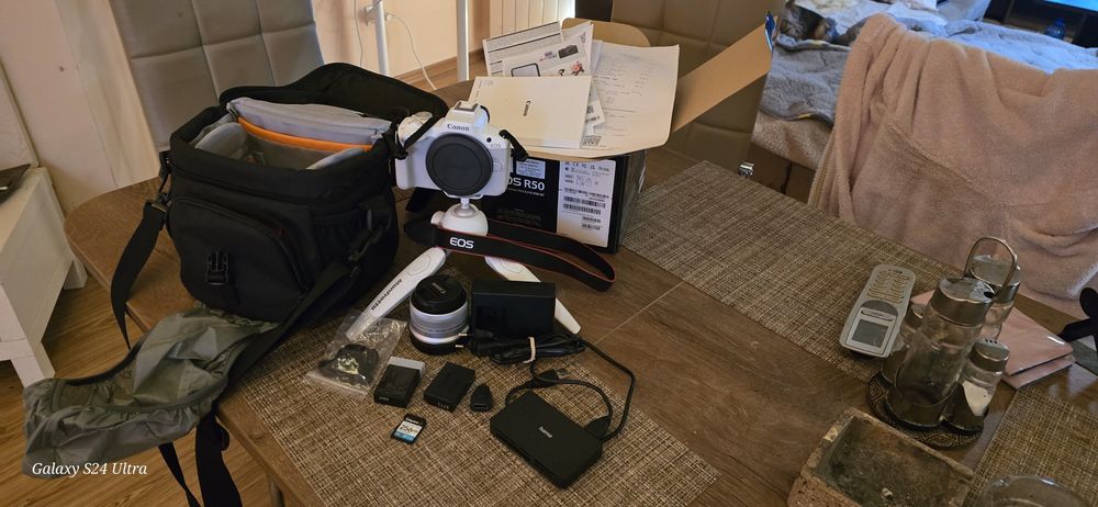 Canon EOS R50 White + 18-45mm + Гаранция + Пълен комплект аксесоари