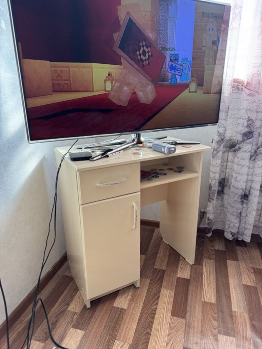 Кровать,комод,стол самовывоз