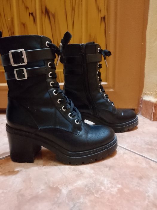 Vand ghete mărimea 38