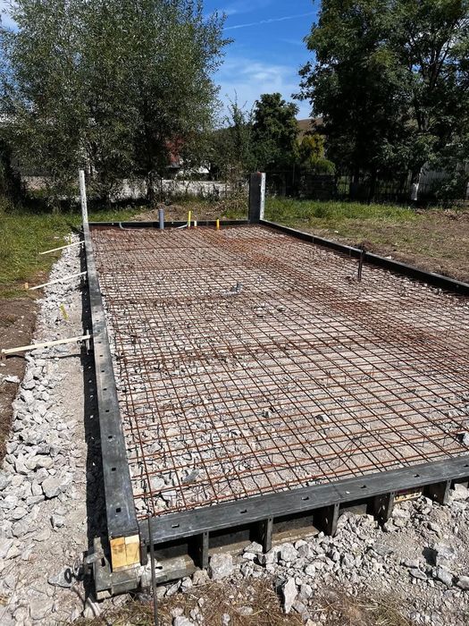 Meșterul Tău pentru Construcții din Lemn și Metal
​Transformăm orice curte într-un spațiu primitor și funcțional, punând accent pe durabilitate și fin