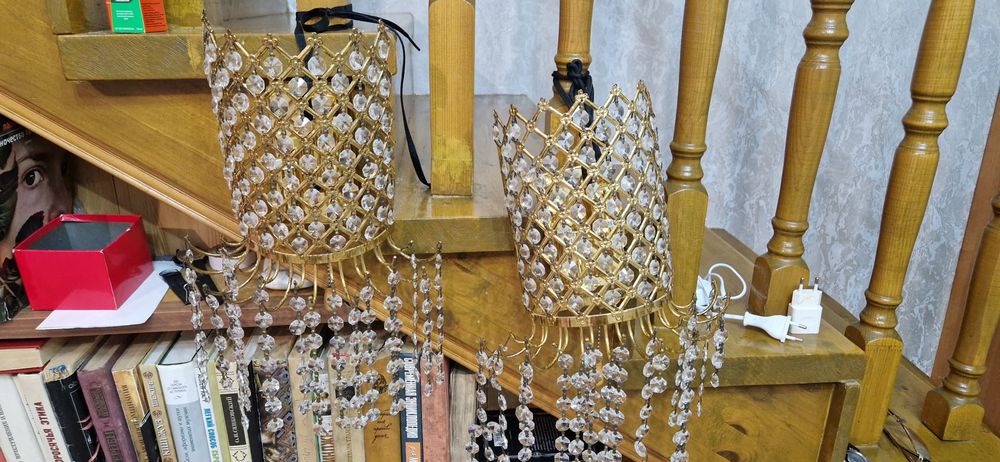 Продам люстру и светильники бра