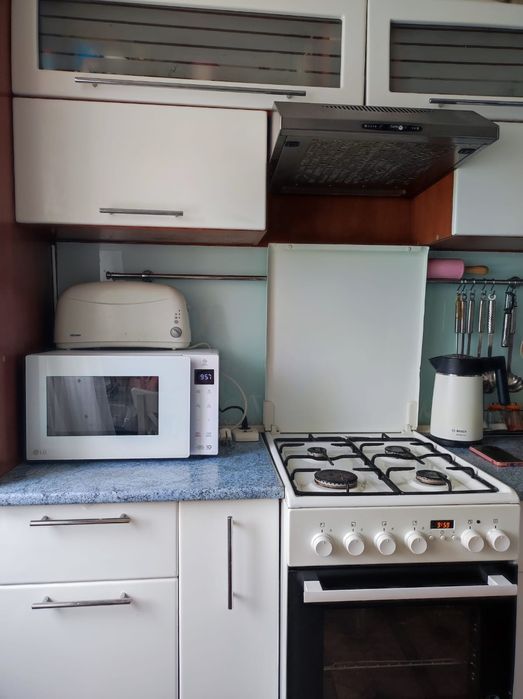 Продам кухонный гарнит. Продалиур