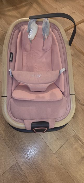 Бебешки шезлонг  "Senso",   маршмелоу + дърво,  Chipolino