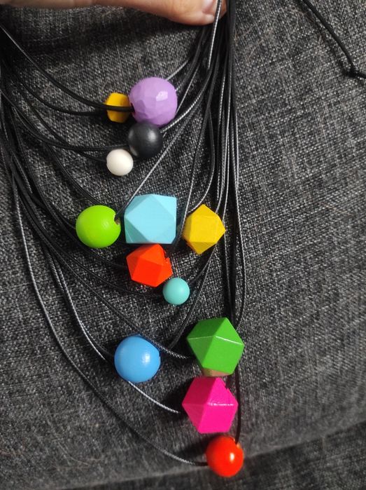 Ефектно цветно колие с подарък обеци
