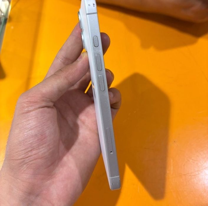 Продаю iPhone 16 белый