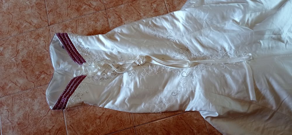 Булчинска рокля бежово и цикламен