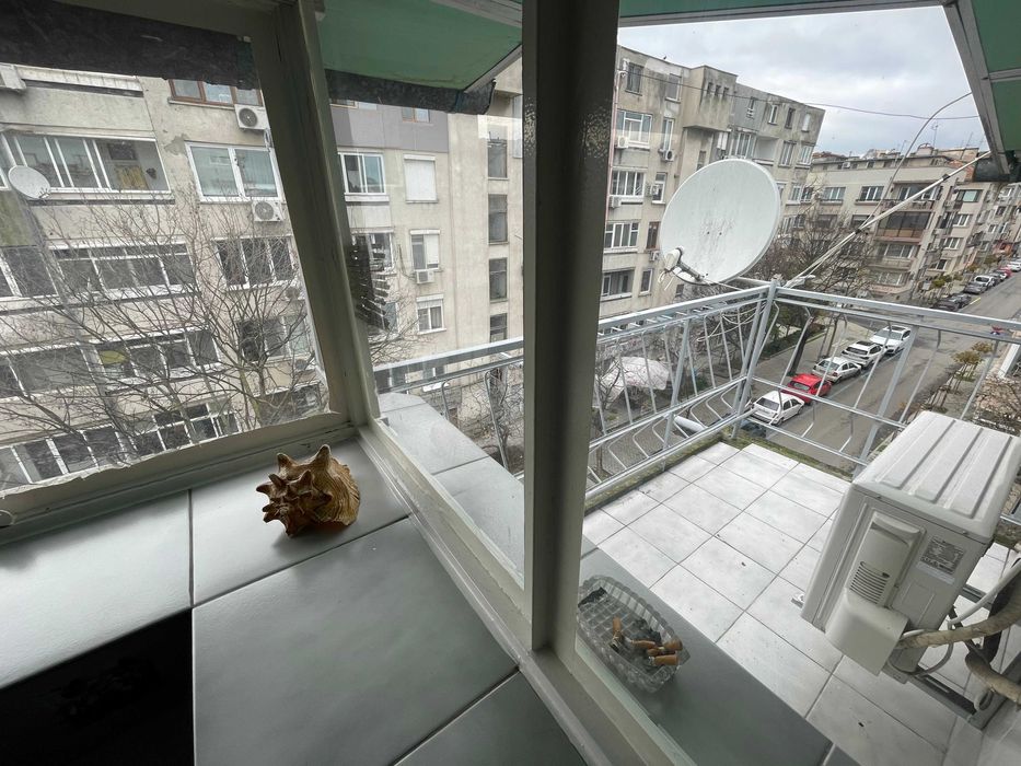 Продава мансарден ЕТАЖ от къща в центъра на Бургас