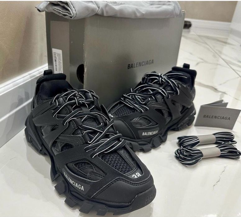 Balenciaga всякакъв модел