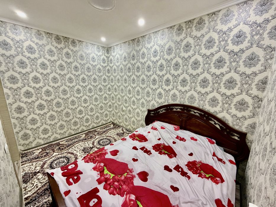 Sartipo sevinch cafe oldida