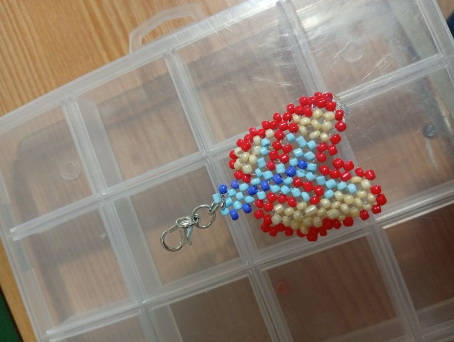 Брелок из бисера